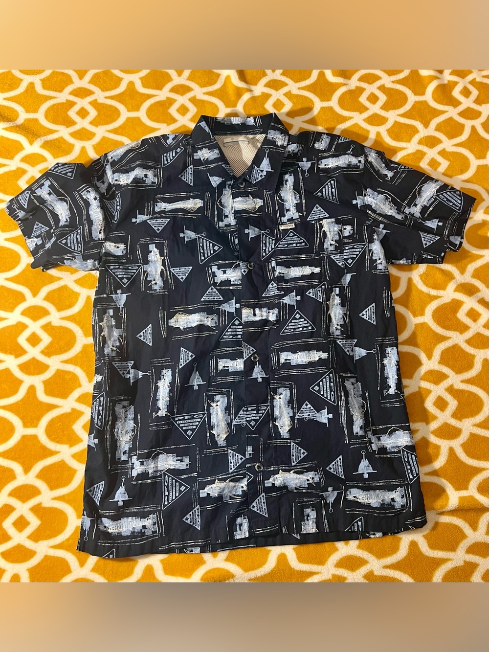Columbia Men's Collared SS Button-Up Shirt Black White Graphic Print S